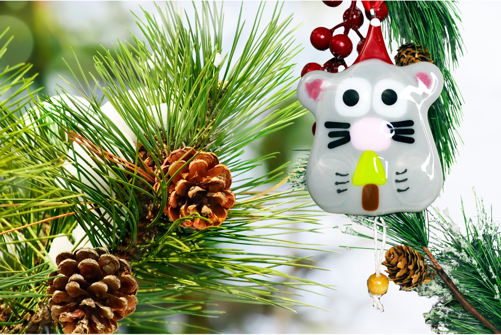 mouse ornament with pine cones